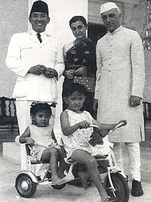http://upload.wikimedia.org/wikipedia/commons/thumb/3/39/Sukarno_with_children_and_Nehru.jpg/220px-Sukarno_with_children_and_Nehru.jpg